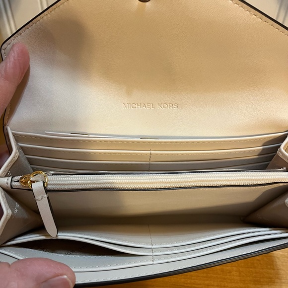 Michael Kors Jet Set Envelope Wallet - NWT - Picture 5 of 11